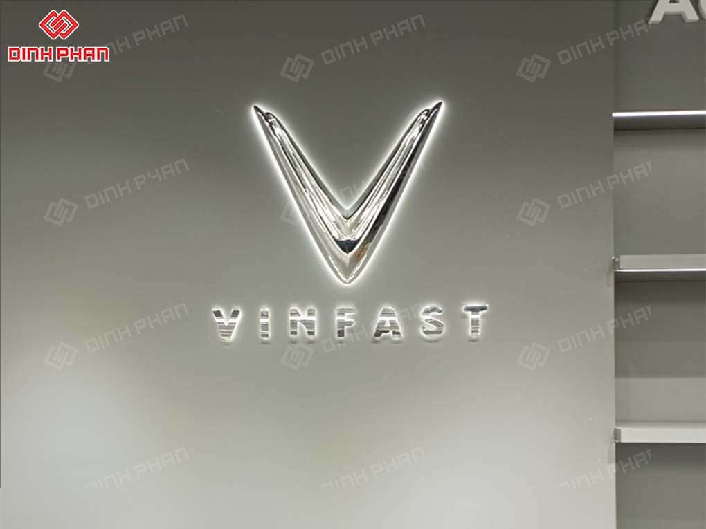 Logo Vinfast xi mạ crom