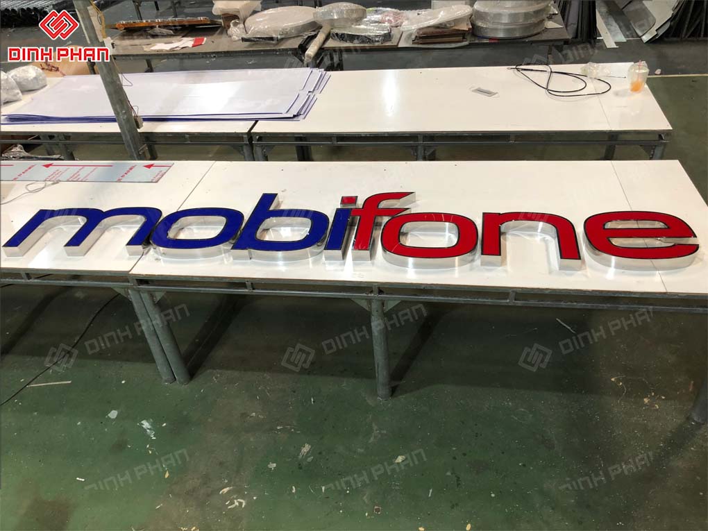 Bộ chữ Mobifone mang màu sắc thương hiệu