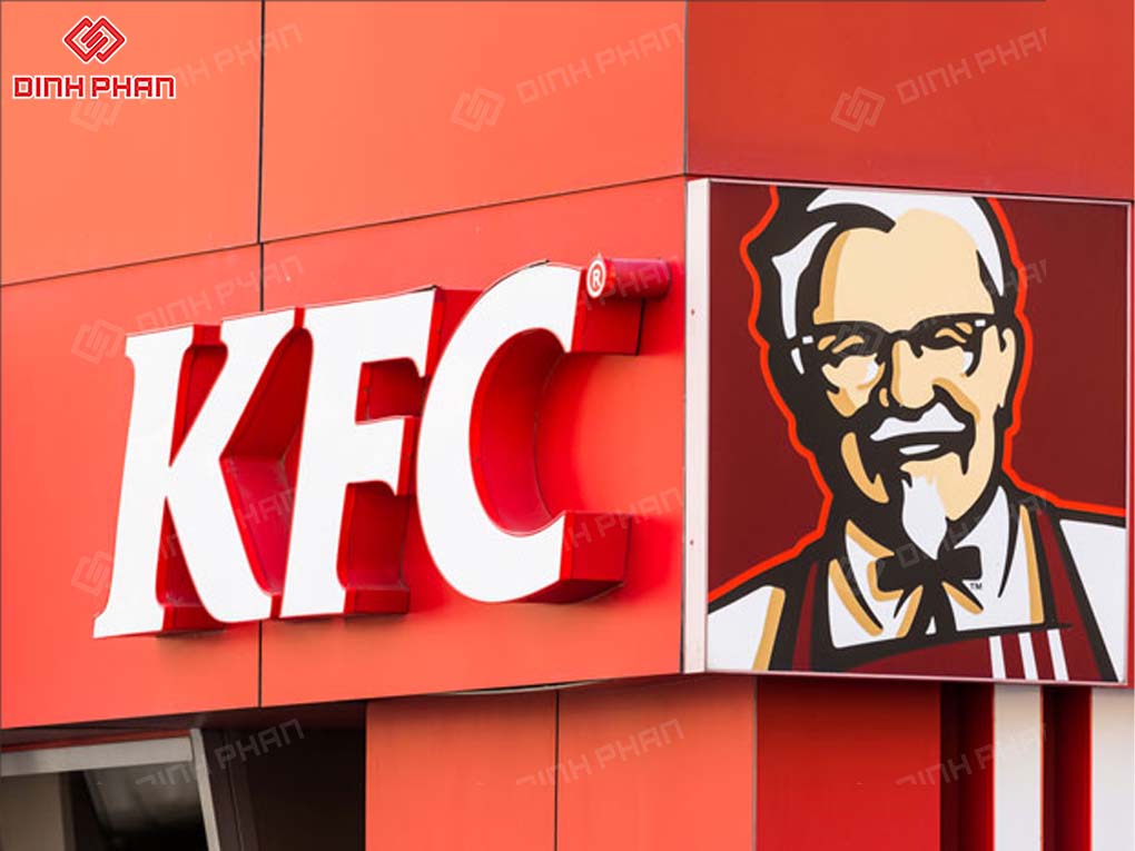 Bảng hiệu cửa hàng KFC quận 10