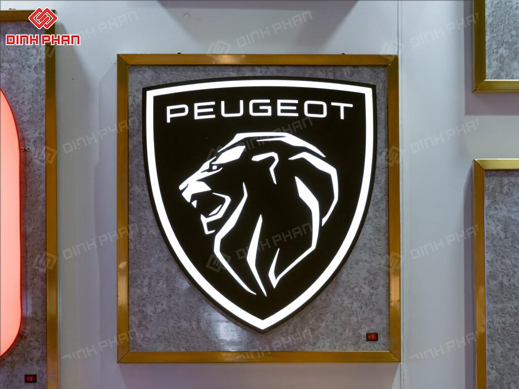 hộp đèn mạ crom peugeot