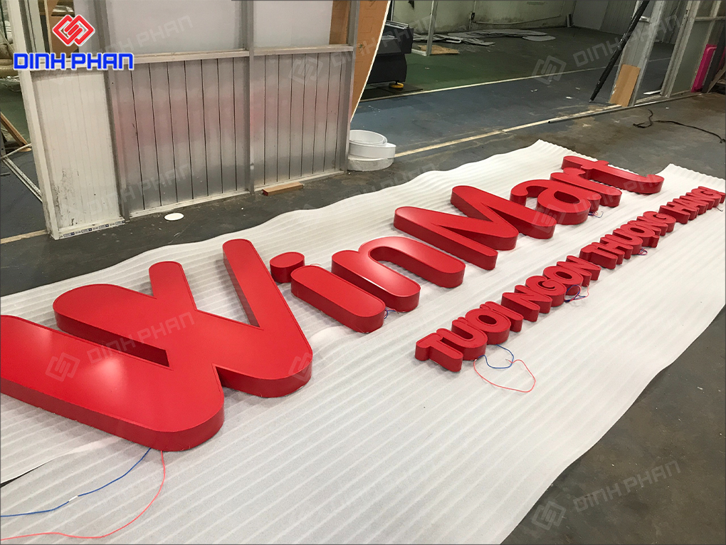 Bảng hiệu chữ inox sơn hấp nhiệt của Winmart 