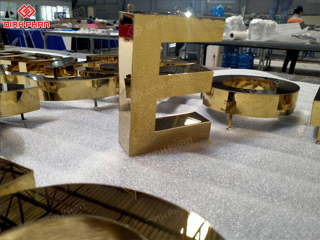 Chữ inox vàng nổi 3D