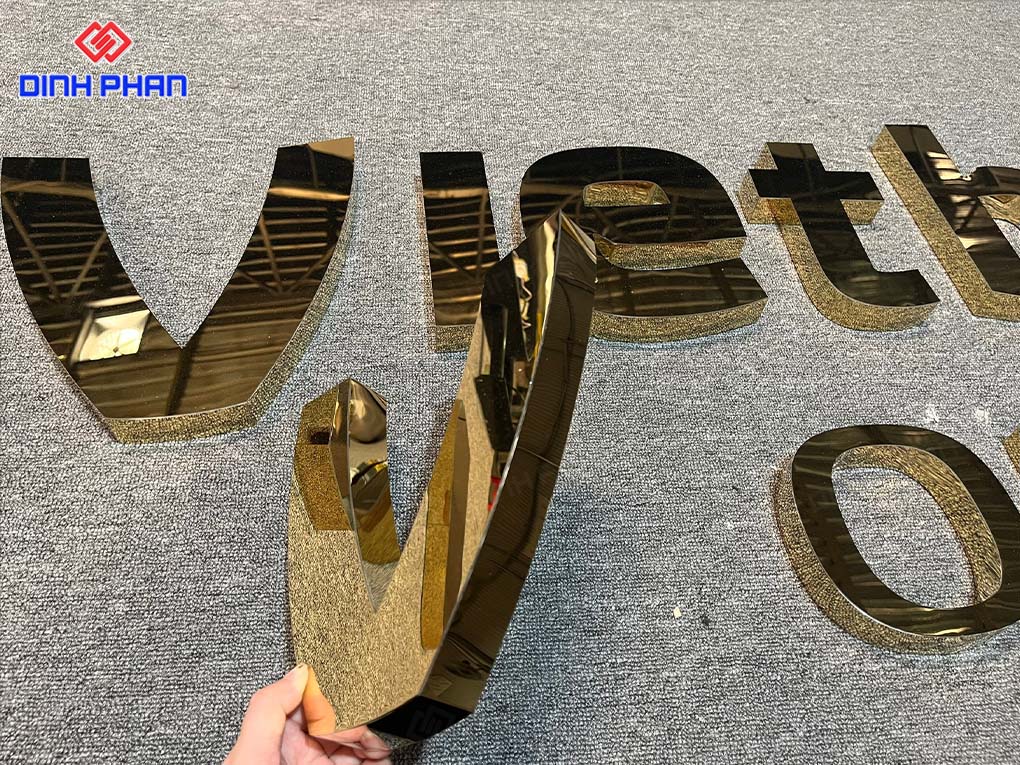 Chữ inox vàng Vietcombank