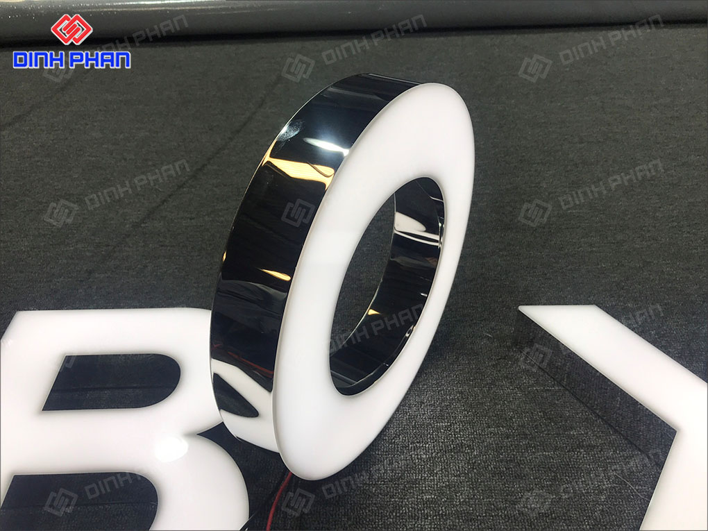 Chữ inox kết hợp đèn LED