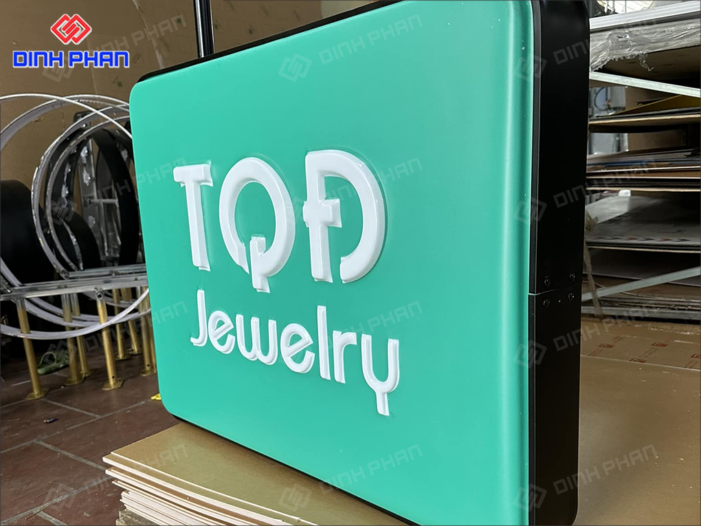 Hộp đèn tiệm trang sức
