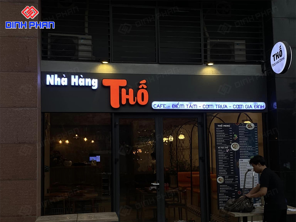 Bảng hiệu nhà hàng