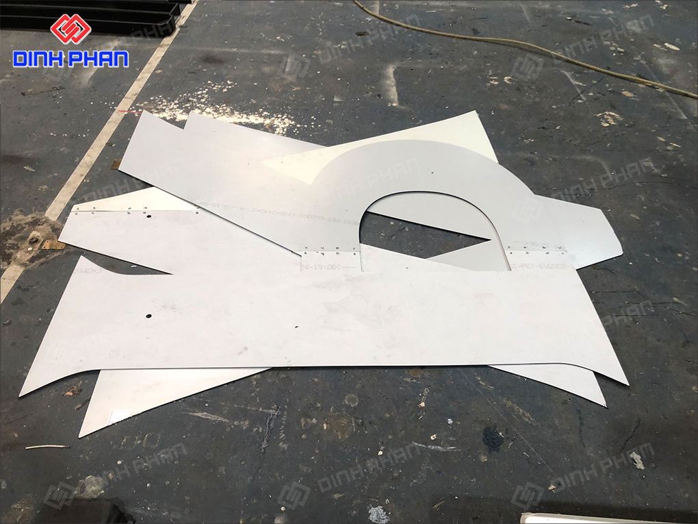 Thi Công Bảng Biển Vitoria School Chuẩn Trường Quốc Tế Gia công mica
