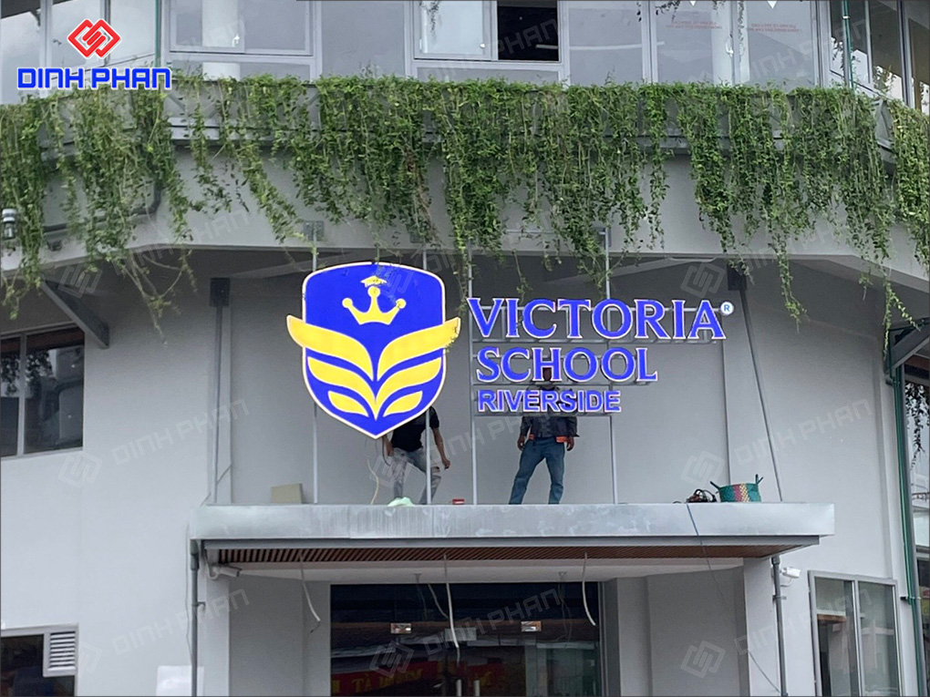 Thi Công Bảng Biển Vitoria School Chuẩn Trường Quốc Tế Bảng hiệu Vitoria School ngoài trời