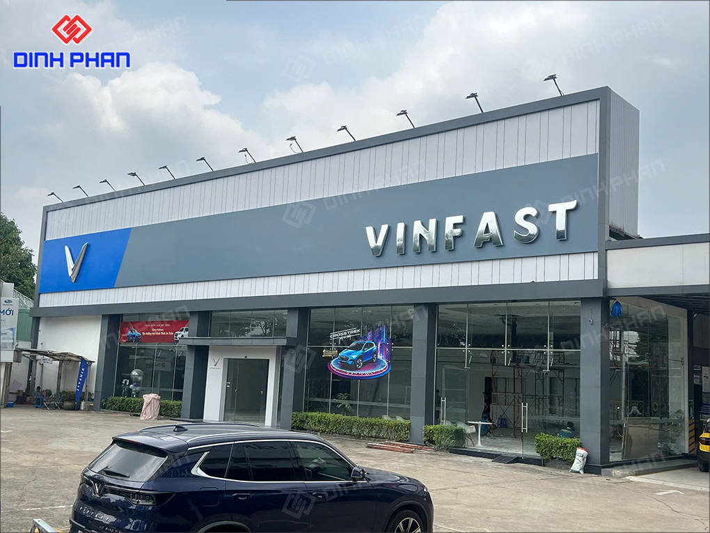 Làm bảng hiệu showroom ô tô